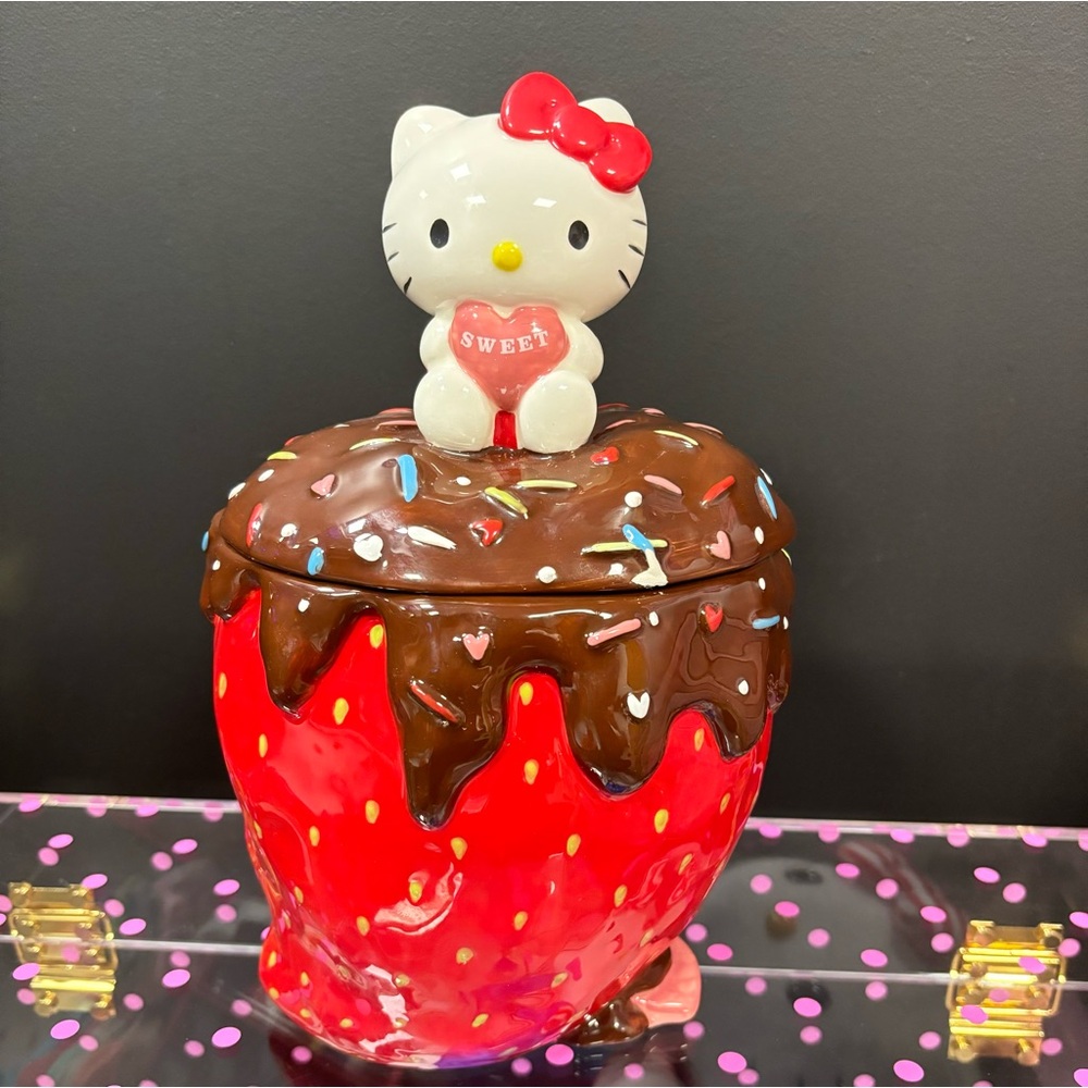 Hello kitty strawberry ceramic